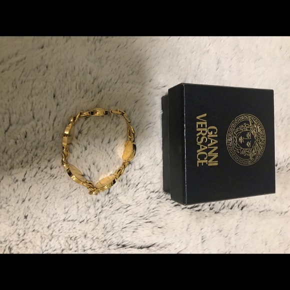 Stunning Authentic Versace gold bracelet - Picture 5 of 16